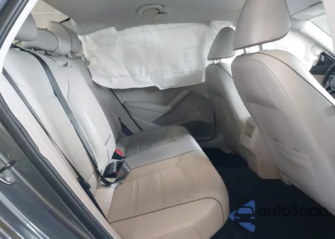 2017 Volkswagen Passat 1.8T R-Line z USA, uszkodzony, nr VIN 1VWDT7A39HC064278